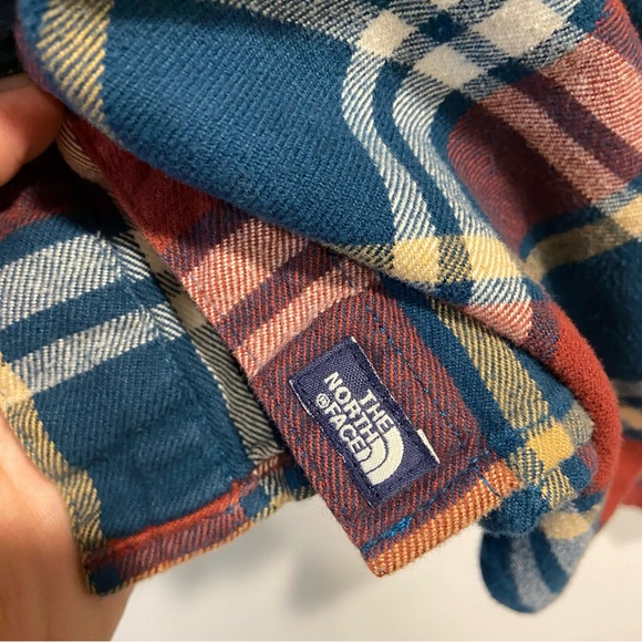 The North Face Medium Weight Long Sleeve Roll Tab Button Up Shirt Womens Small - Picture 4 of 12